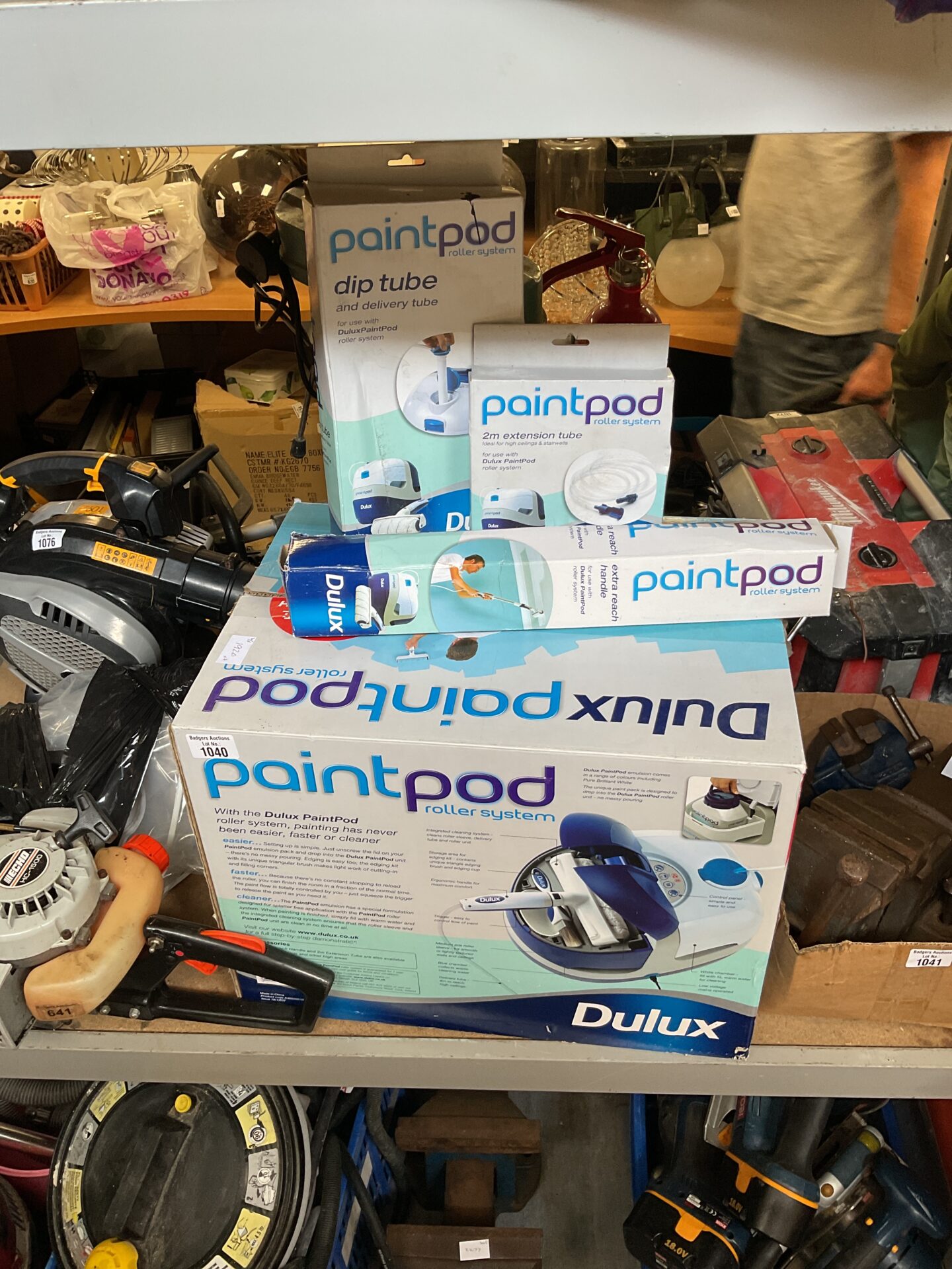 1040 Dulux paint pod roller system and accessories