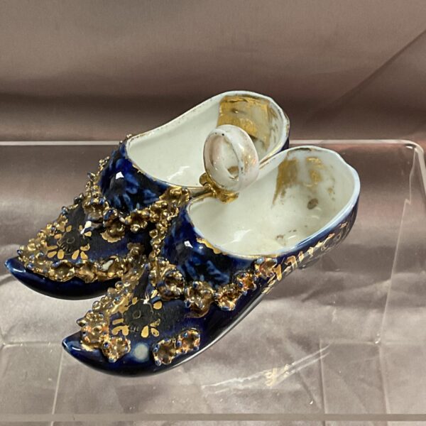 Antique Meissen Gily Decorated Shoe Trinket Pot