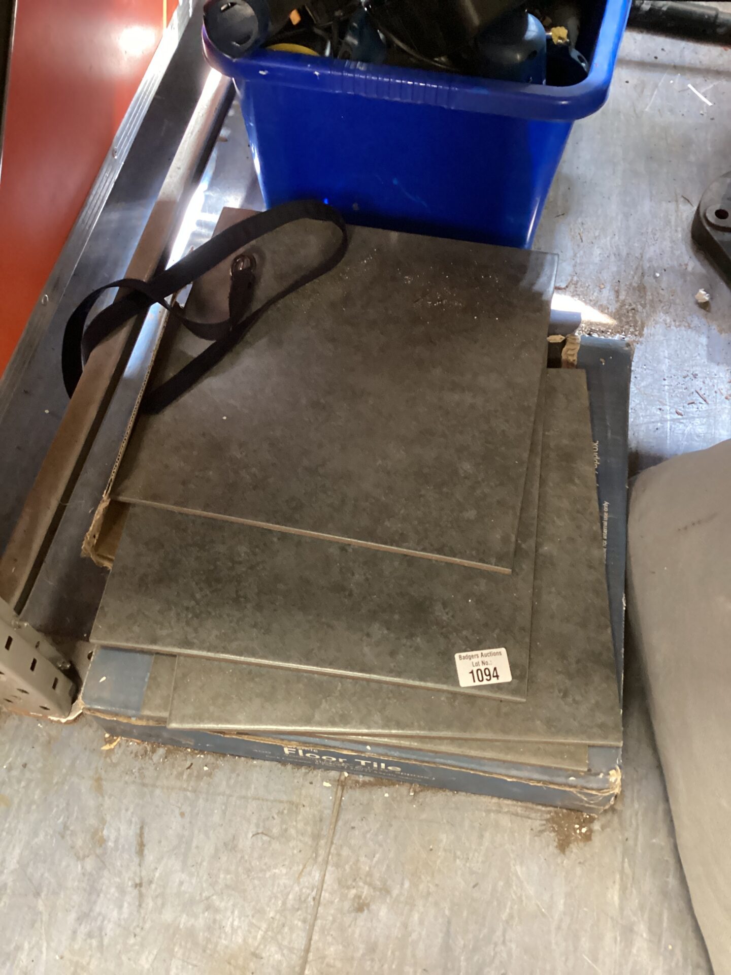 1121 Pack of grey ceramic floor tiles