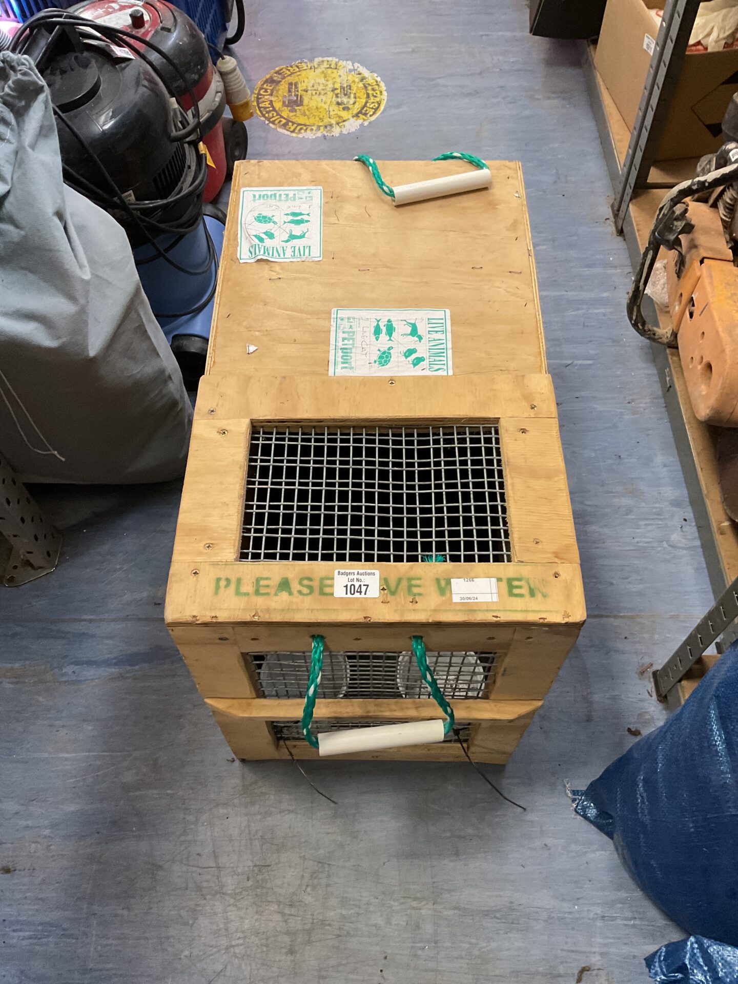 1075 Pet carrier 2’ x 15” x 19”h