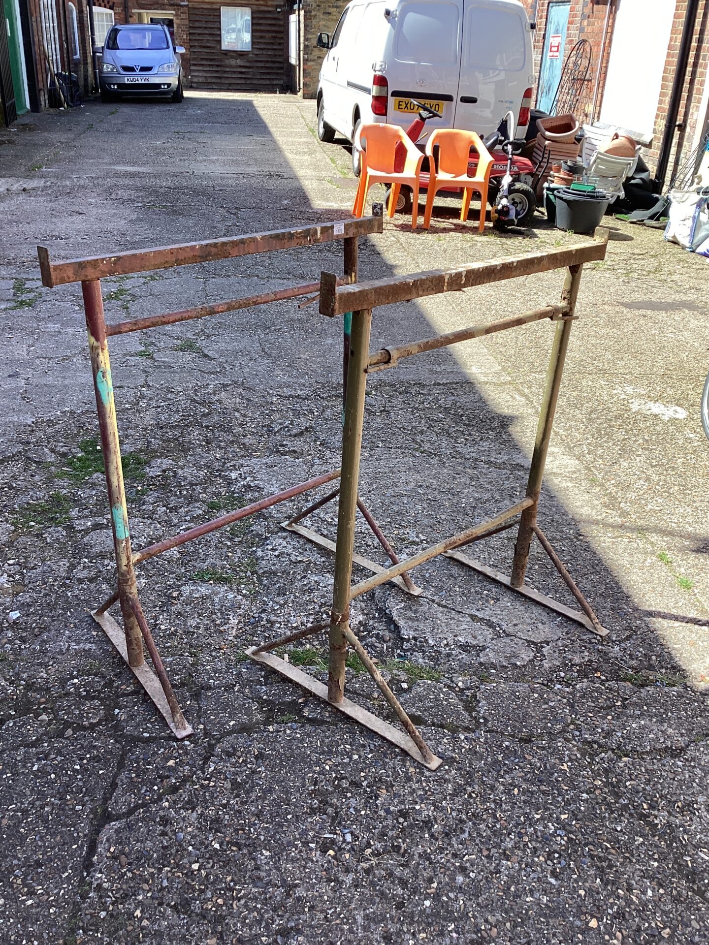 1170 Two Metal Builders Tressels