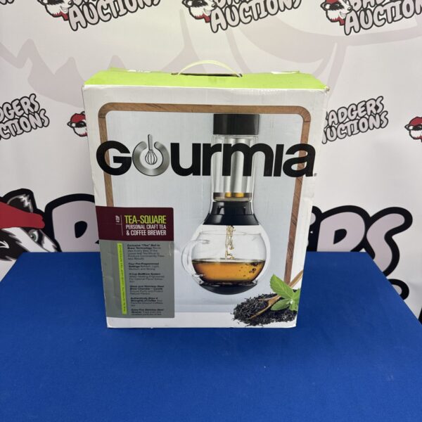 Gourmia personal brewer front view, single serve coffee and tea maker.