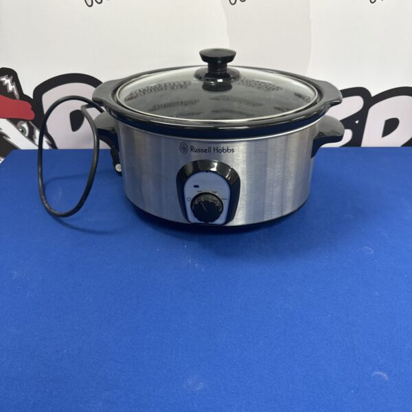 Russell Hobbs slow cooker with ceramic pot for home cooking.