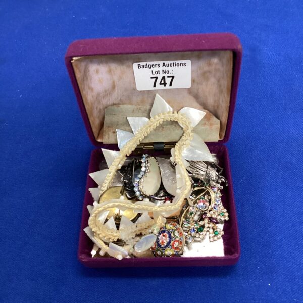 Collection of vintage enamel bin badges and brooches.