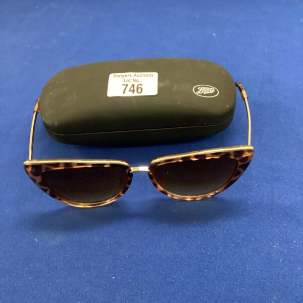 Stylish vintage leopard print sunglasses with dark lenses.