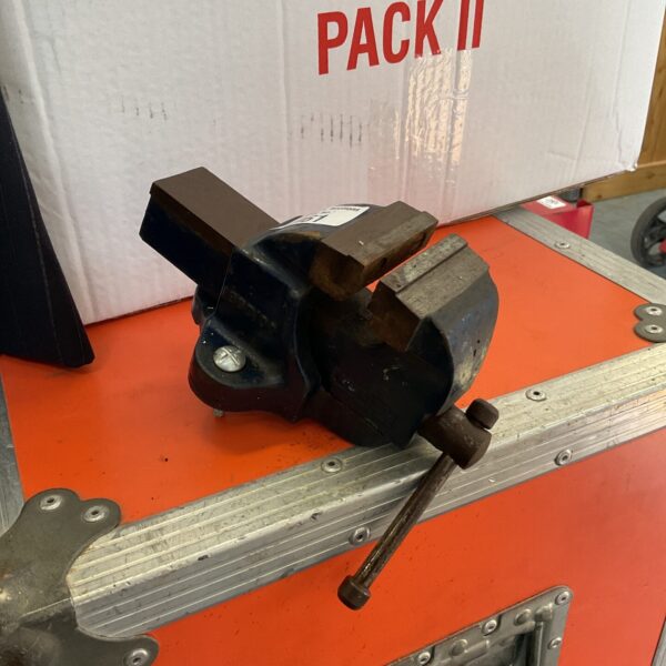 Vintage bench vice model 196b/00, a small metal woodworking tool.