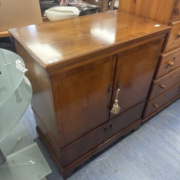 Front view of a vintage wood hifi cabinet with drawers.