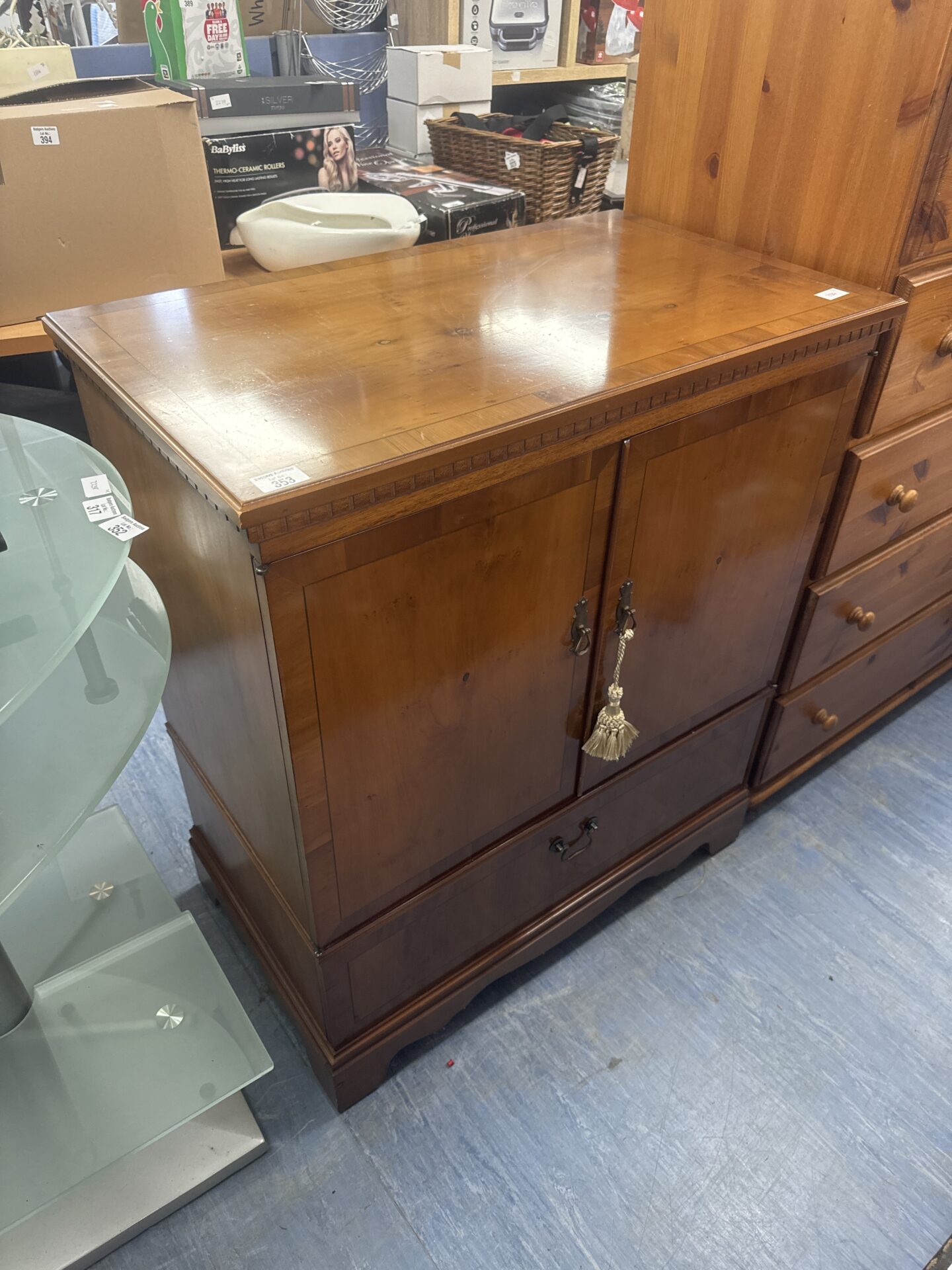 399 Vintage hifi cabinet 32” length x 18.5” depth x 37” height approx