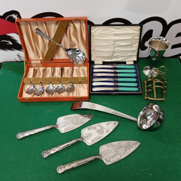 Vintage silver plate cutlery set with pie servers in presentation case.