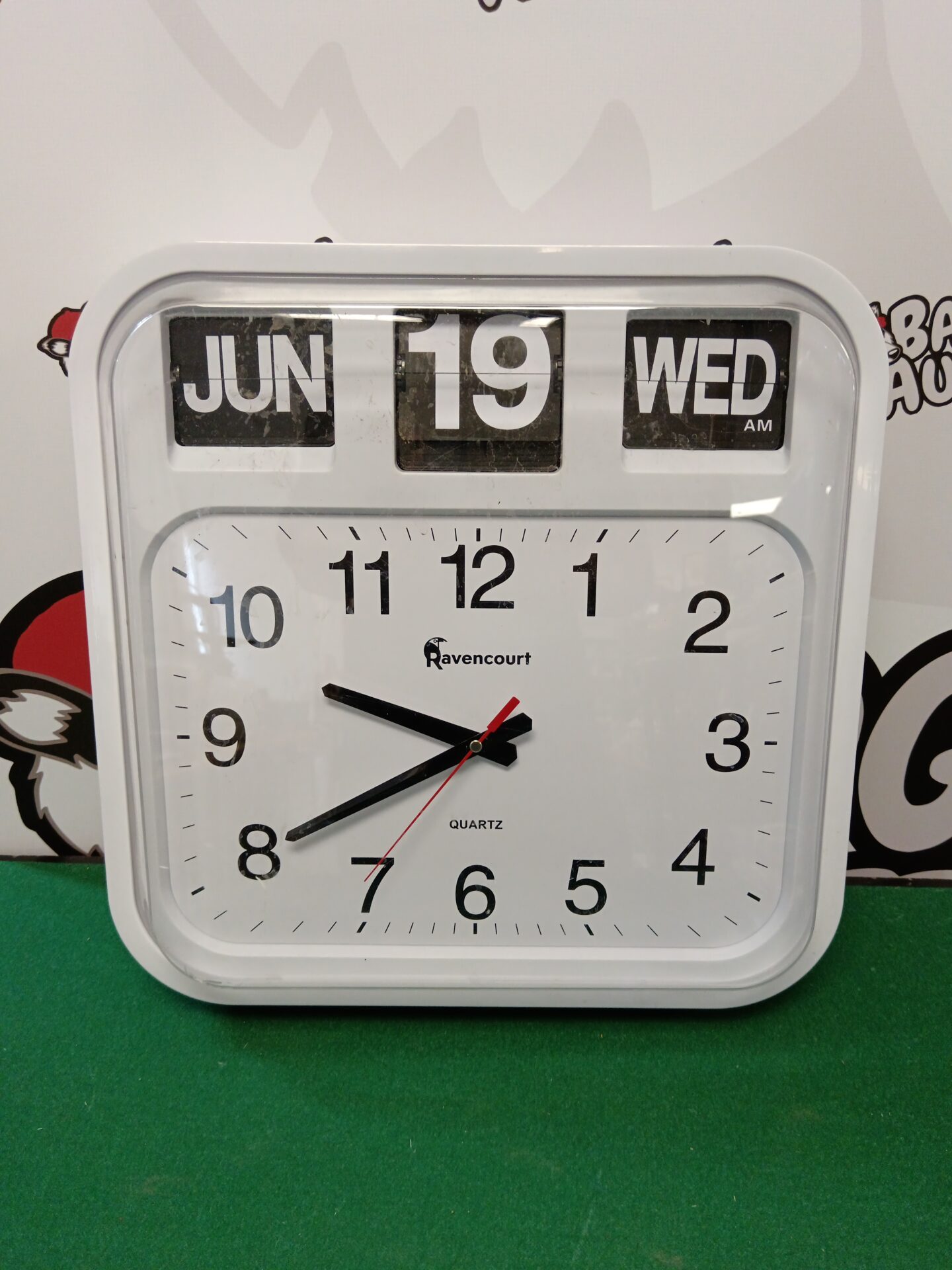 056 Ravencourt quartz day date wall clock (crack on case)