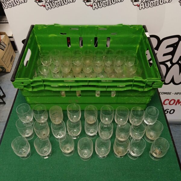 Large lot of vintage BOAC airline glasses in a plastic carrier.