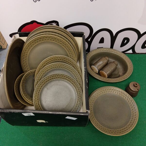 Lot of vintage Wedgwood stoneware plates for collectors.