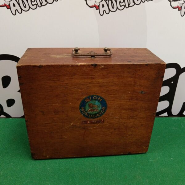 Vintage Lion Menucator duplicator kit in wooden case.