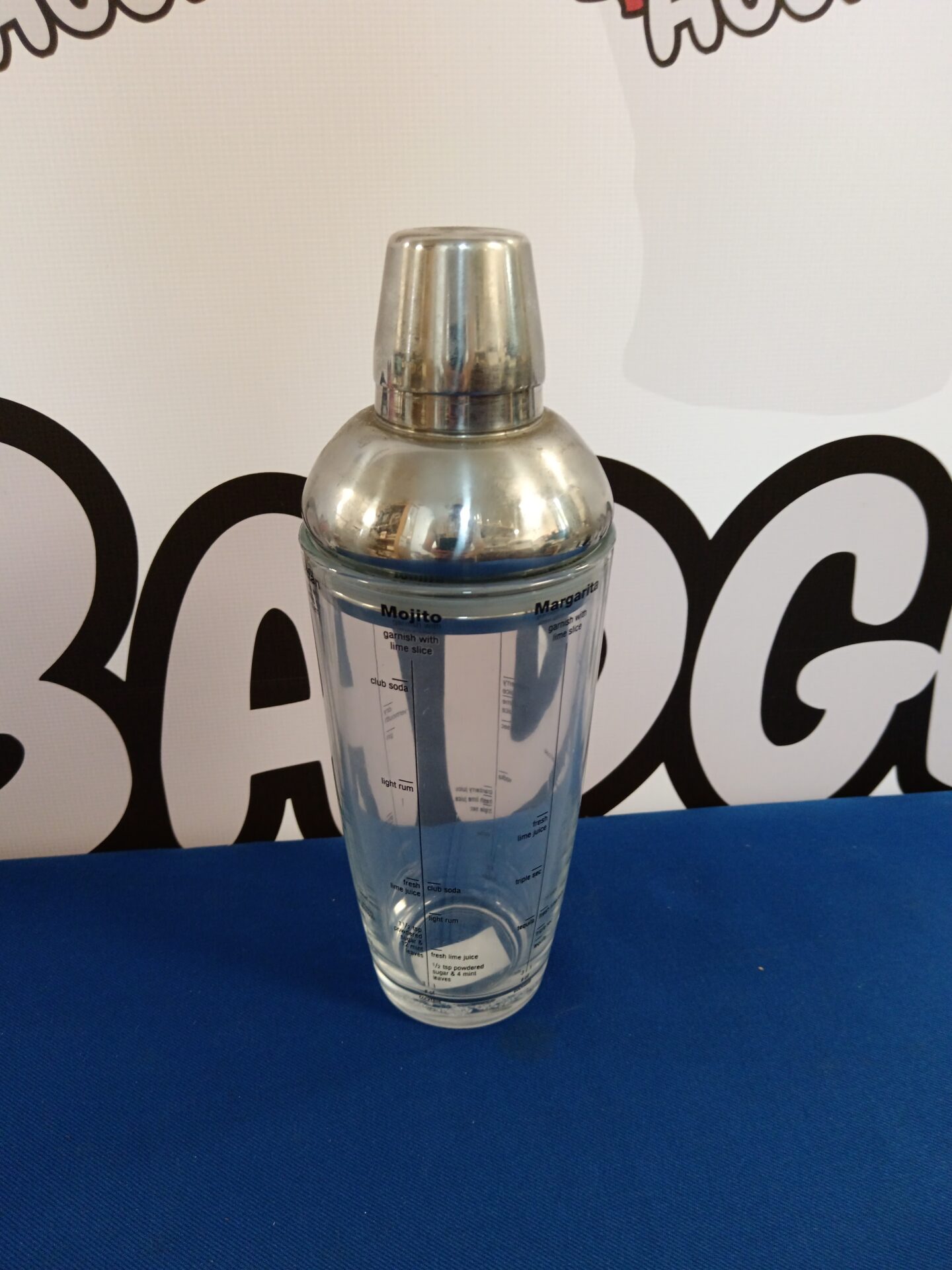 277 Cocktail shaker with recipes