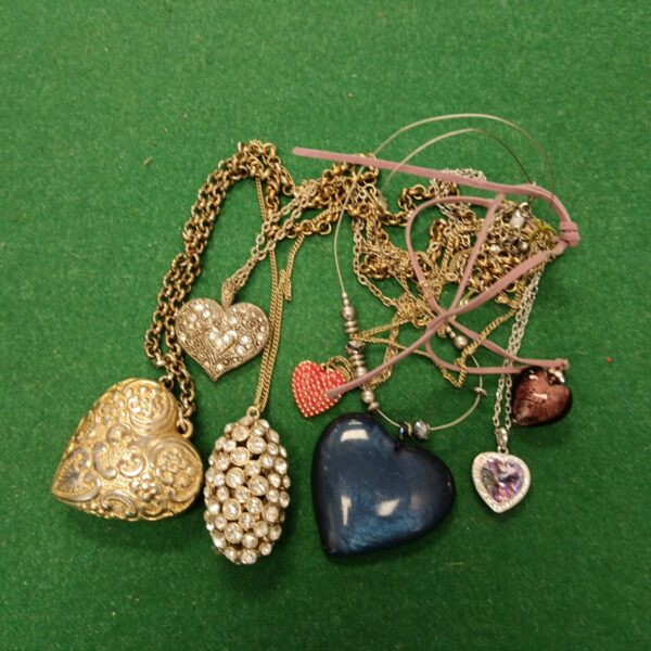 Tray of assorted heart pendant necklaces, vintage and fashion jewellery.