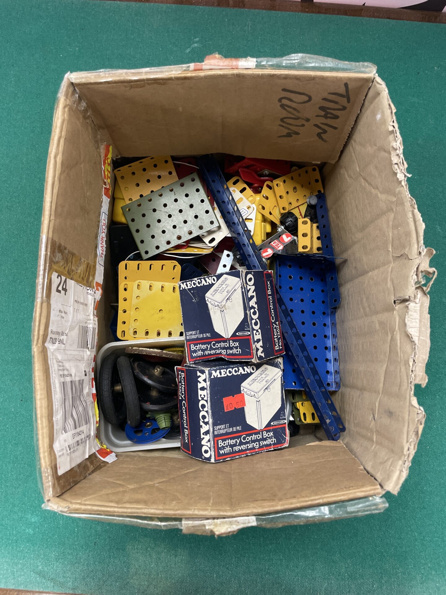 407 box of vintage meccano pieces incl. battery control box
