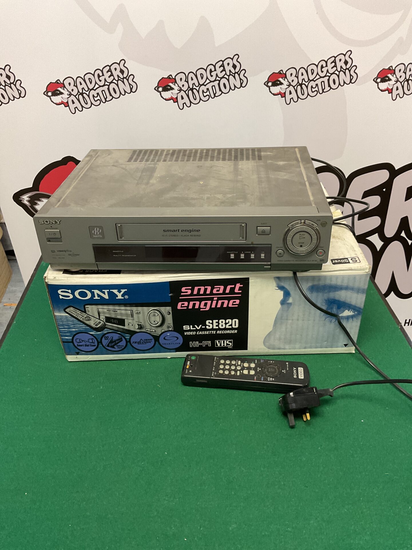 104 Sony smart engine SLV-SE820 VCR in box