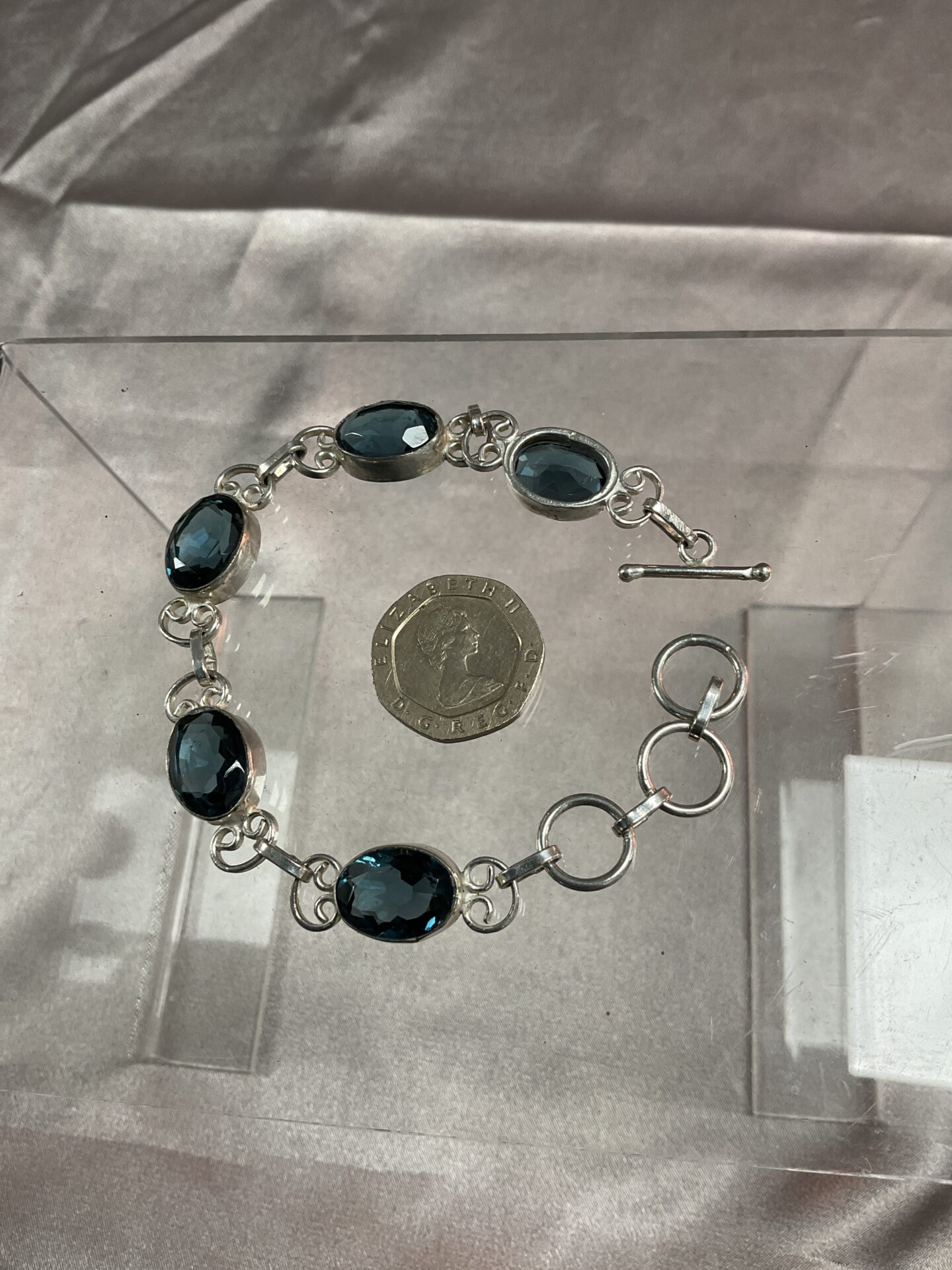 889 lovely 925 with large blue crystals adjustable bracelet
