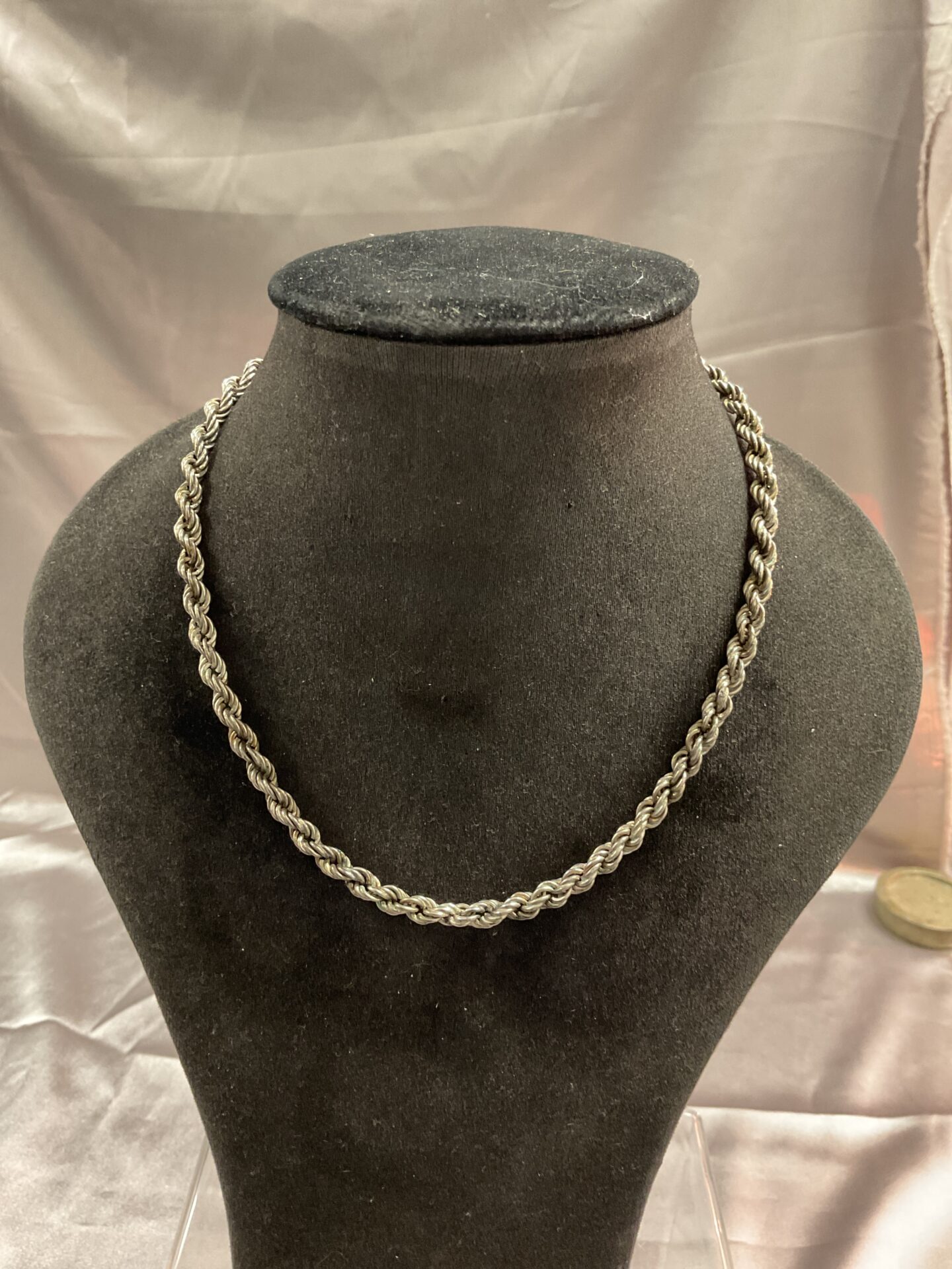 890 approx 14″ hallmarked silver rope twist necklace