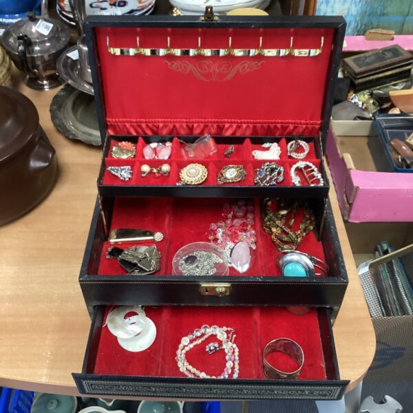 Open vintage jewellery box filled with costume jewellery.