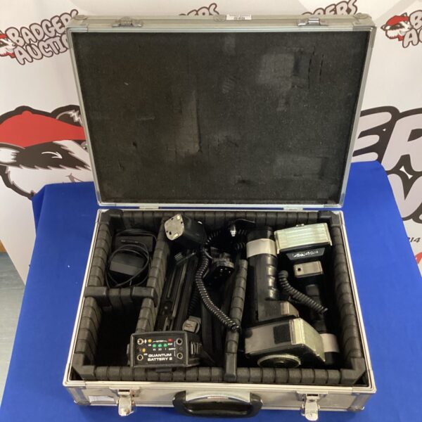 Camera flash kit with Quantum battery inside a flight case.