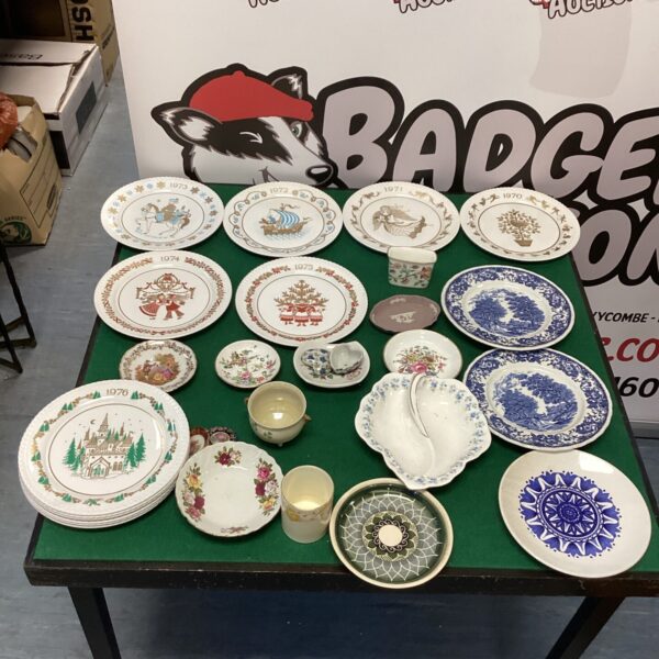 Collection of vintage Spode Christmas plates for collectors.
