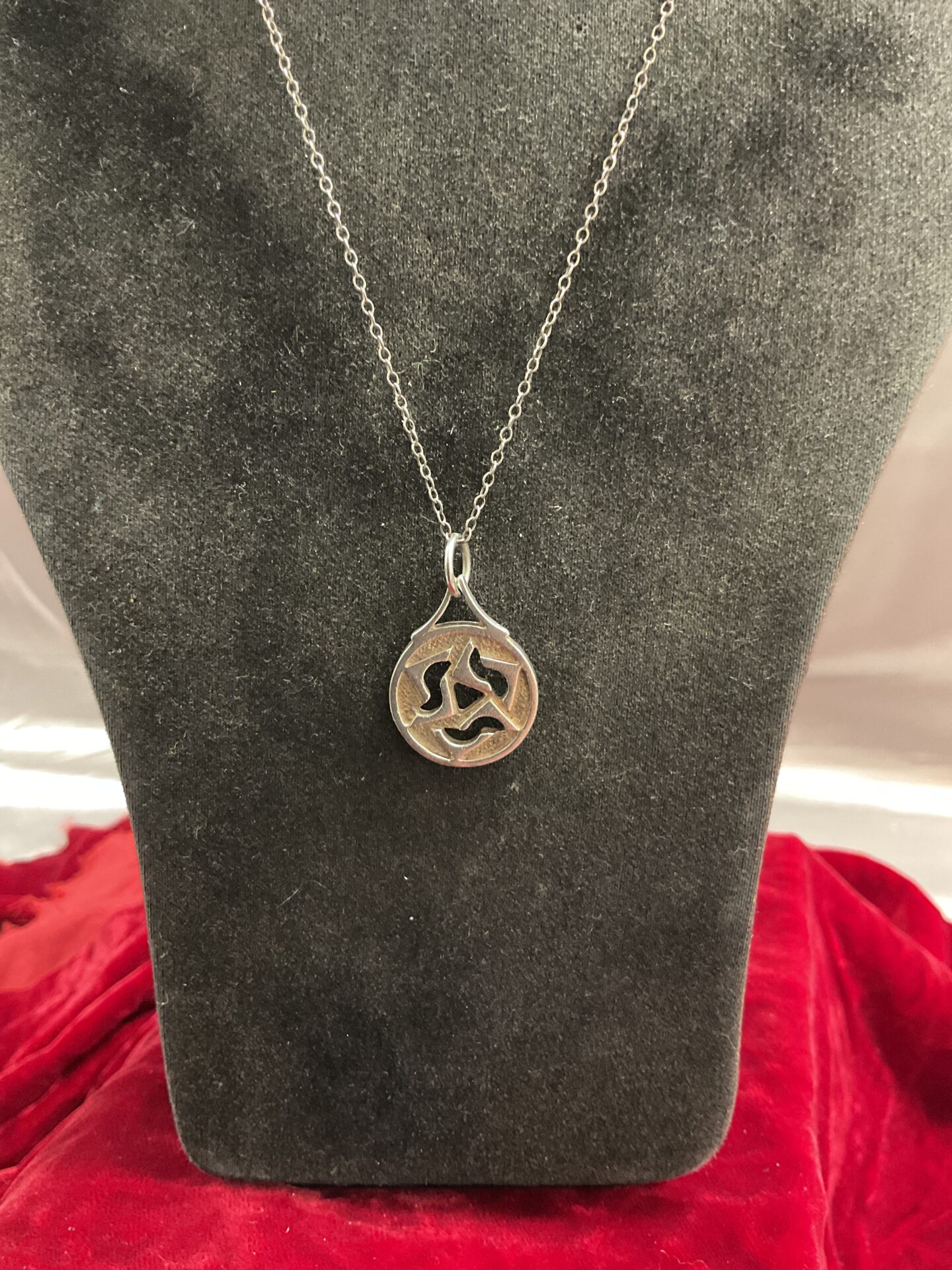 895 925 Silver 16” necklace with Celtic design pendant