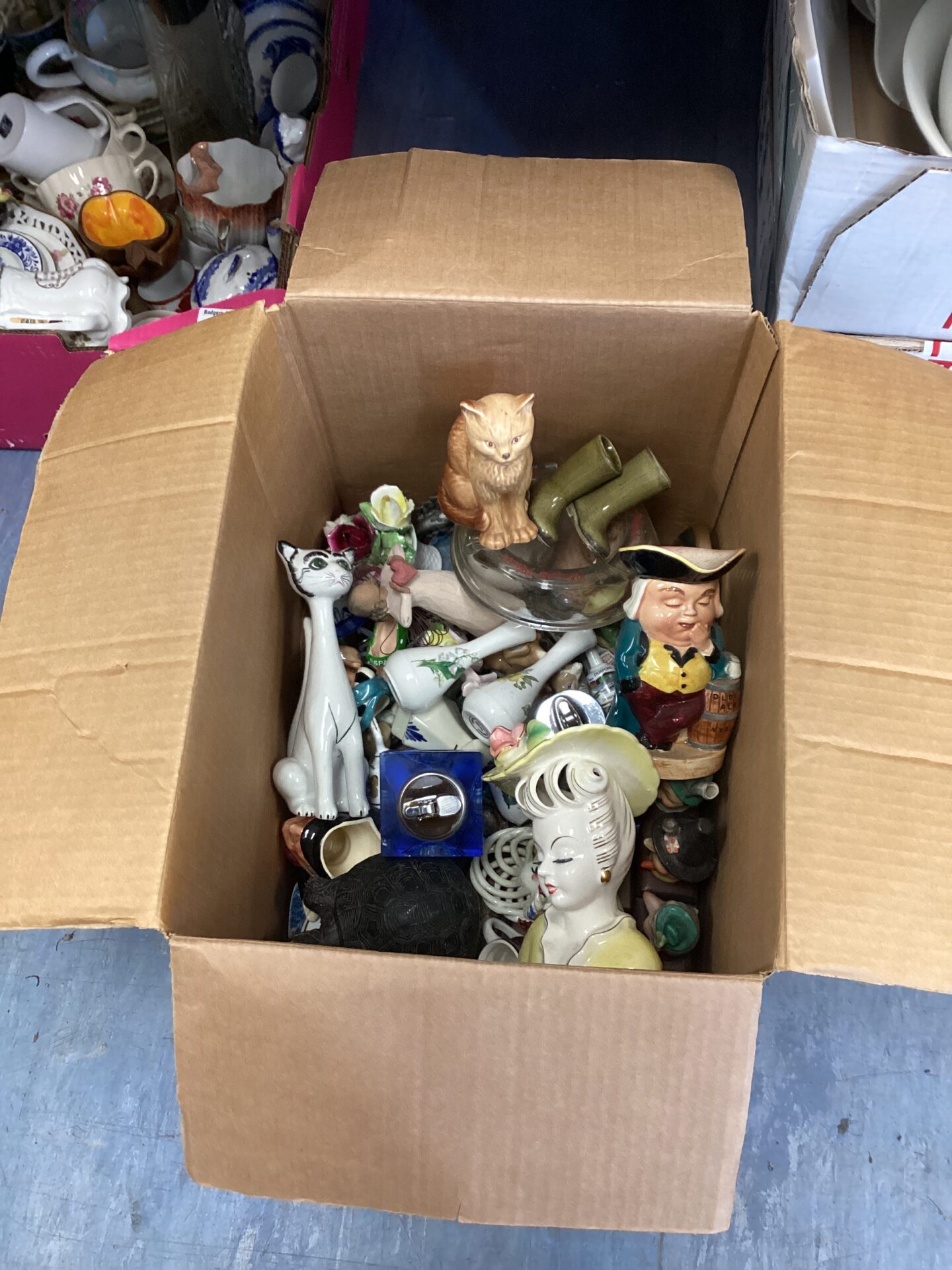 388 Box of mixed items inc table lighters, Toby Jugs and other ornaments