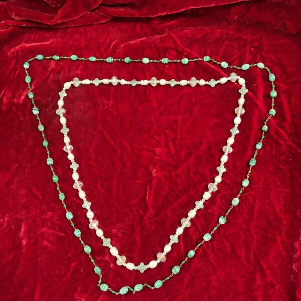 Vintage green glass and pearl necklace, Art Deco style.