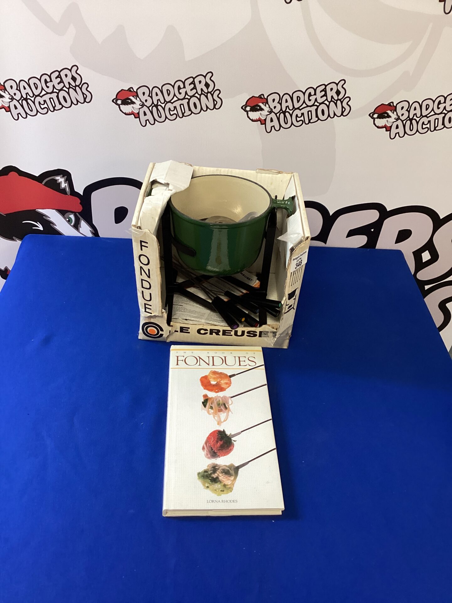 348 Le Creuset Fondues Set with Book