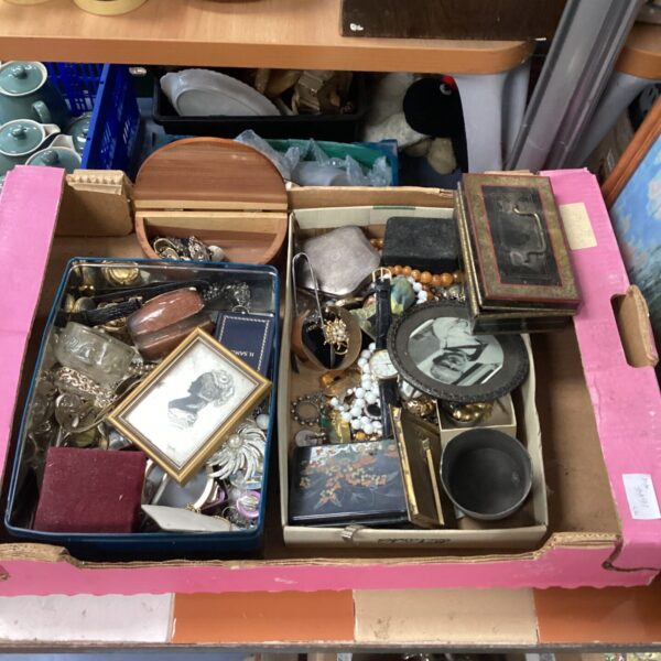 Mixed lot of vintage and costume jewellery with trinket box.