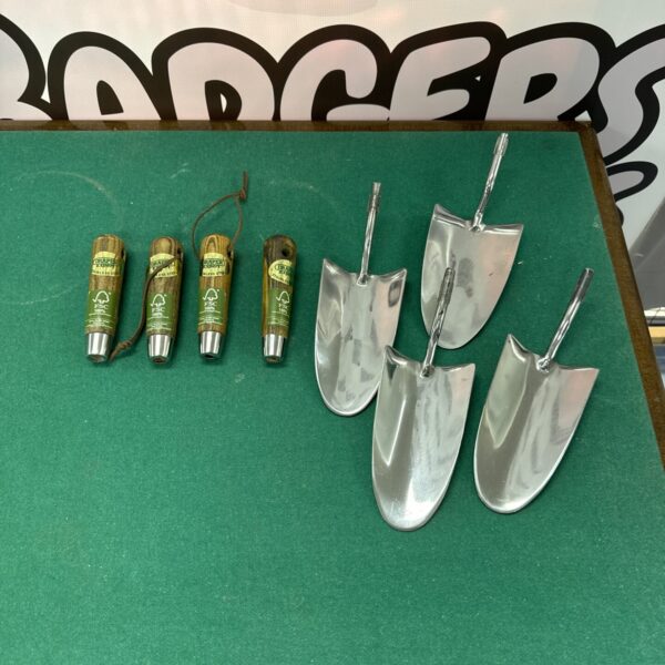 Vintage Draper garden trowels, a lot of four tools.