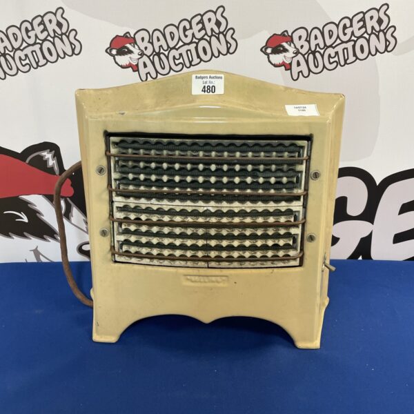Vintage Dellihc mini heater with metal grill front.