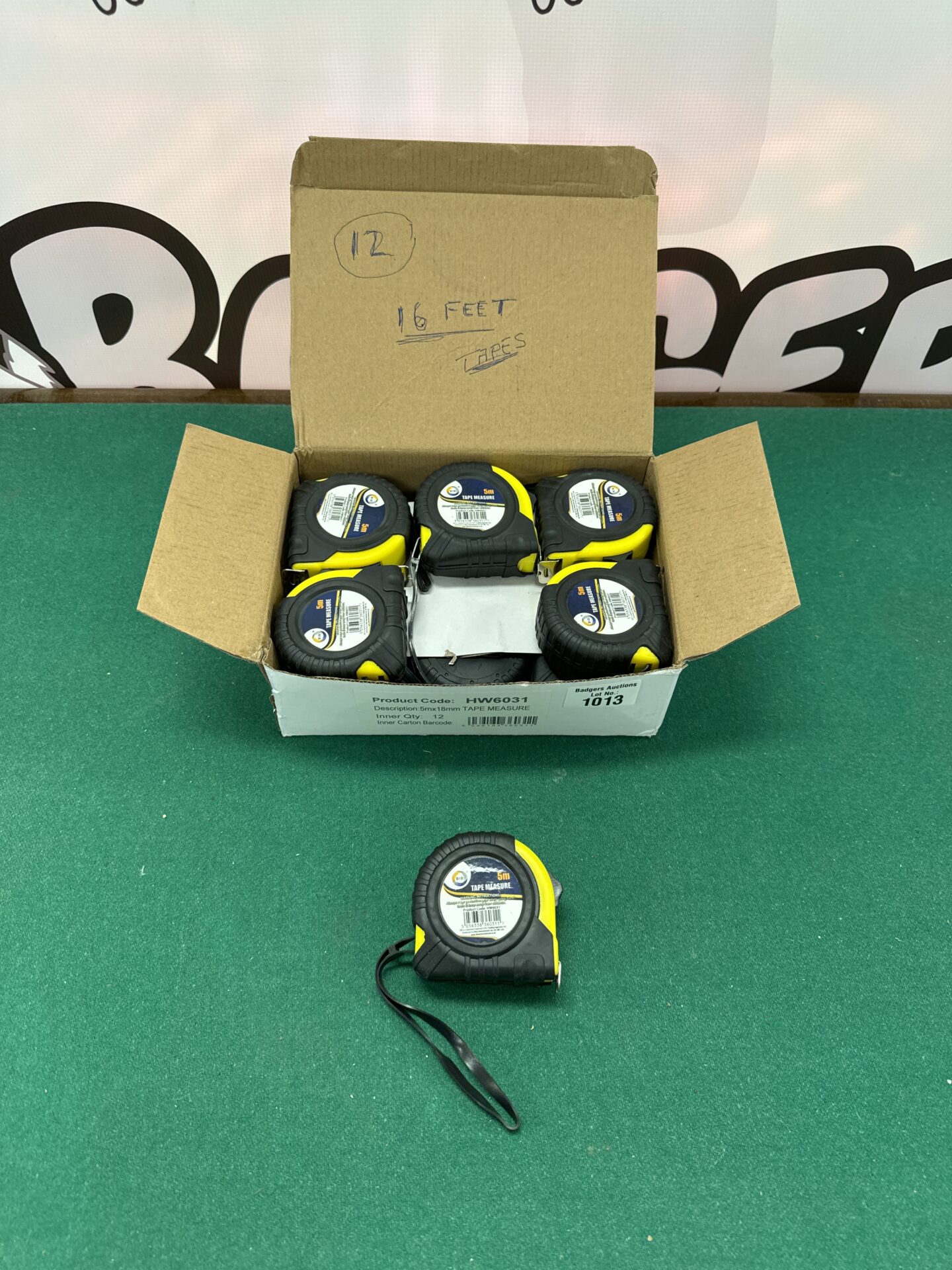 1013 Twelve new 5m did tape measures