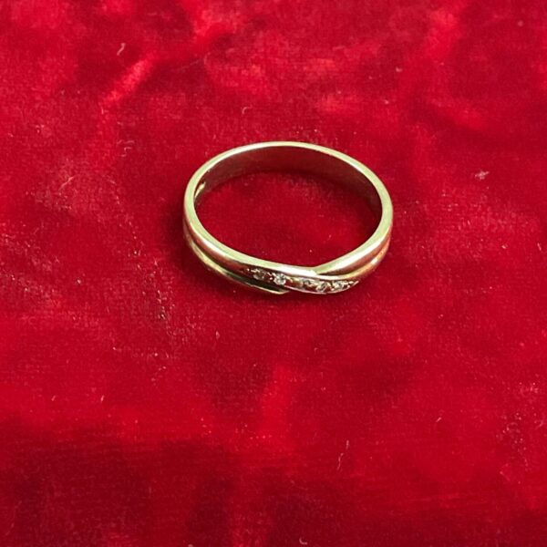 Elegant 9ct gold diamond ring, size M, classic jewellery.
