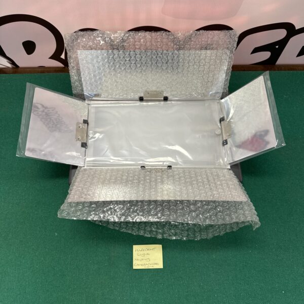 Universal Electronics FL-32 fluorescent photography light, studio lighting equipment.