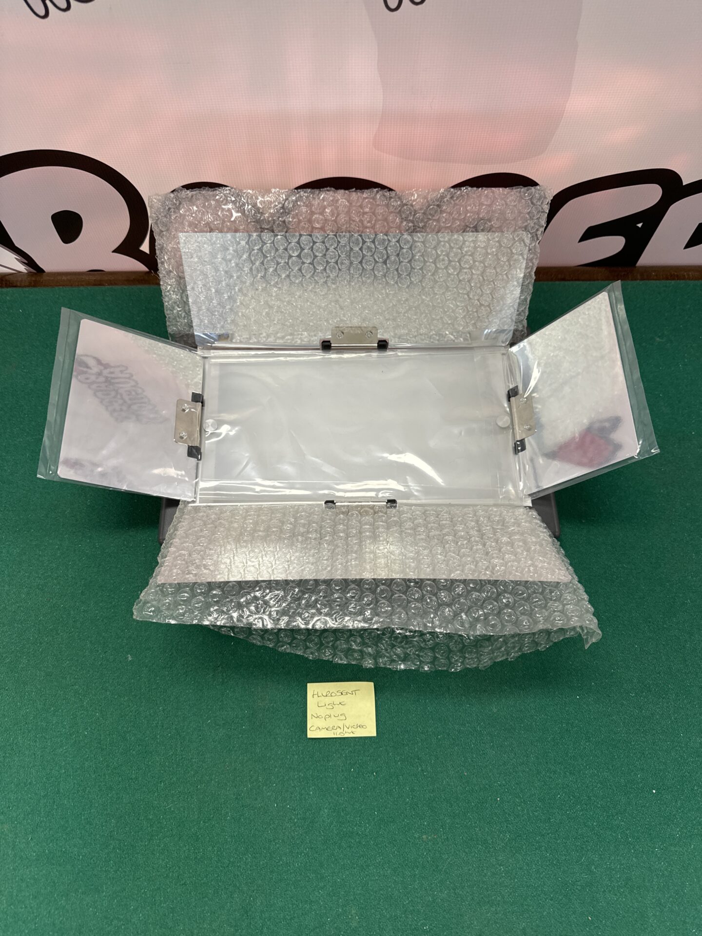 1003 Universal electronics Ltd fl-32 4x8w fluorescent led photography light – appears new, needs 24v dc plug adapter