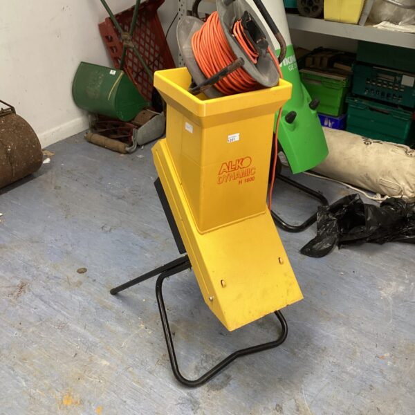 Yellow Aldo Dynamic electric garden shredder for garden waste reduction.
