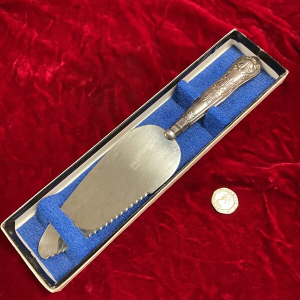 Hallmarked silver pie server with decorative handle.