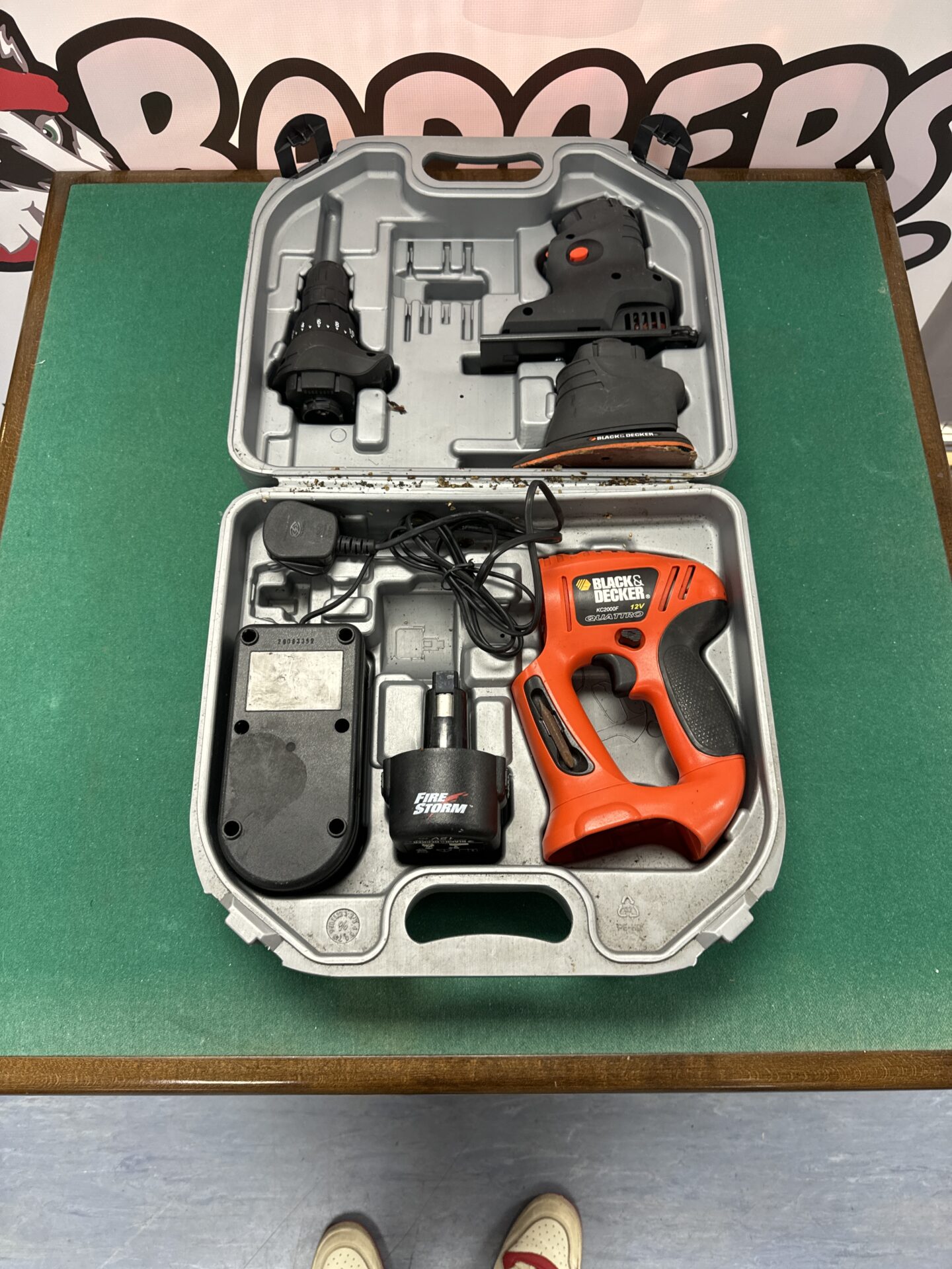 1021 Black & decker Quattro multi tool with charger & battery – untested
