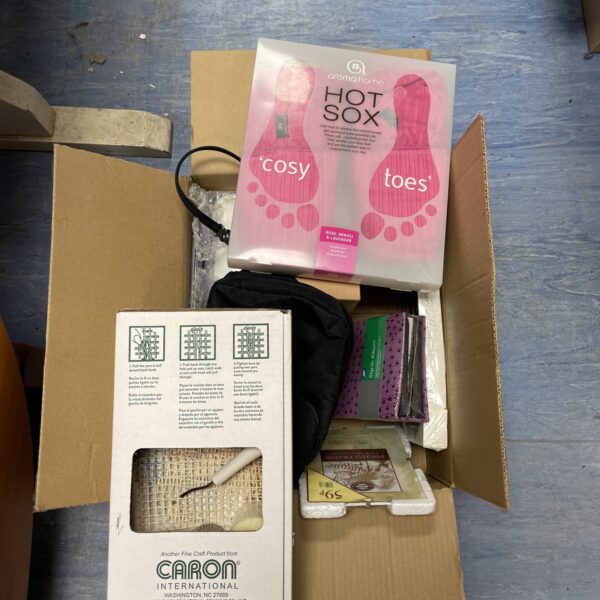 Vintage Hot Sox latch hook kit box by Caron International.