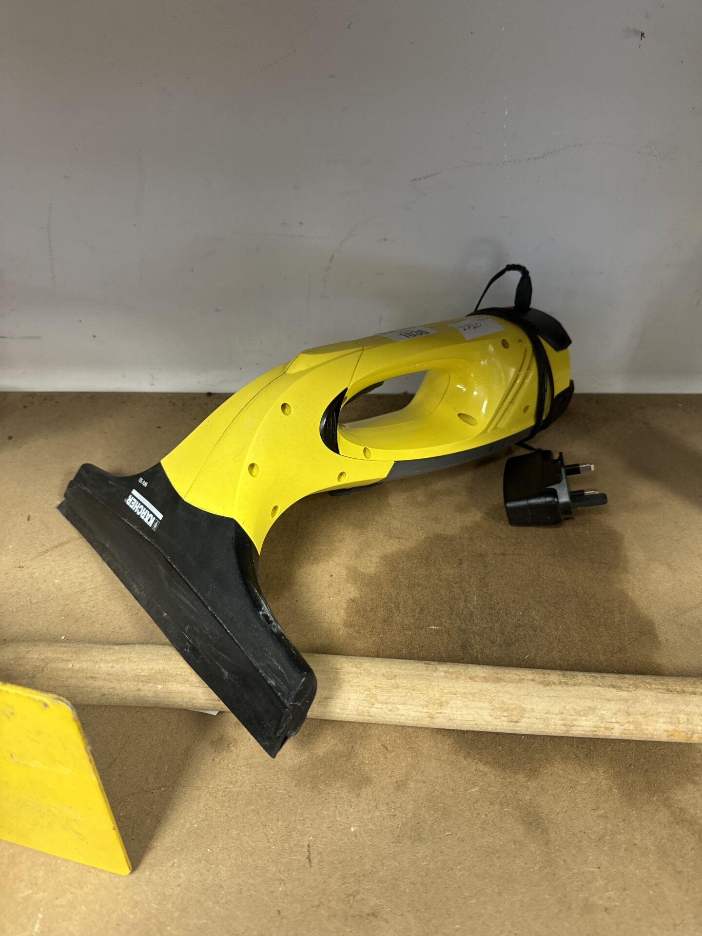 1036 Karcher wv50 window vac with charger – working
