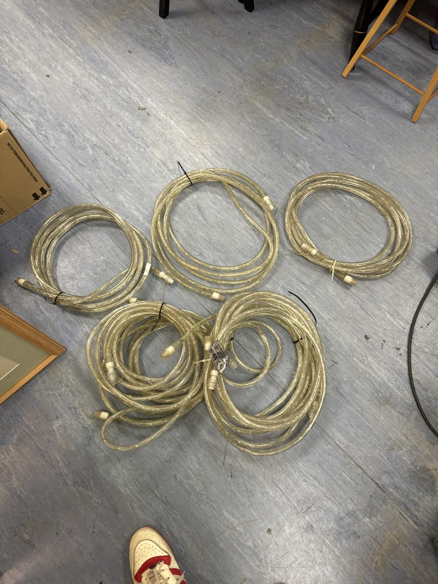 964 Five sections of lights4fun.co.uk 7w 50hz rope lighting – no power supply
