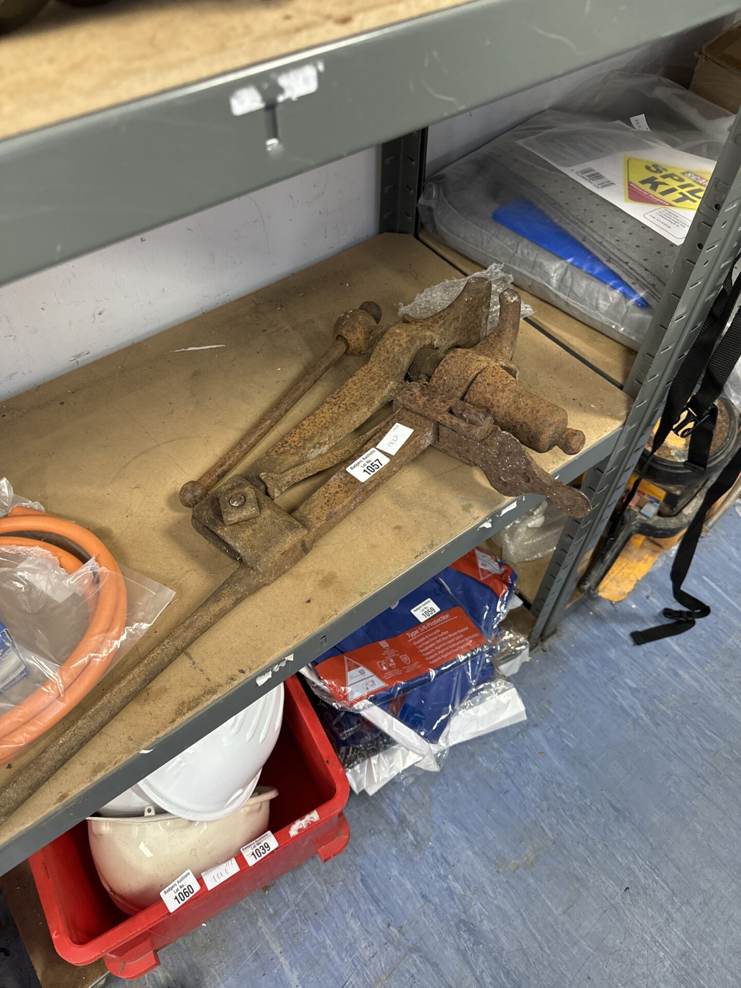1057 Large vintage blacksmiths bench vice