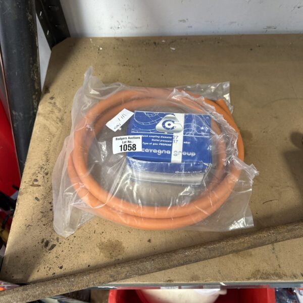 New 27mm propane gas regulator with connecting hose.