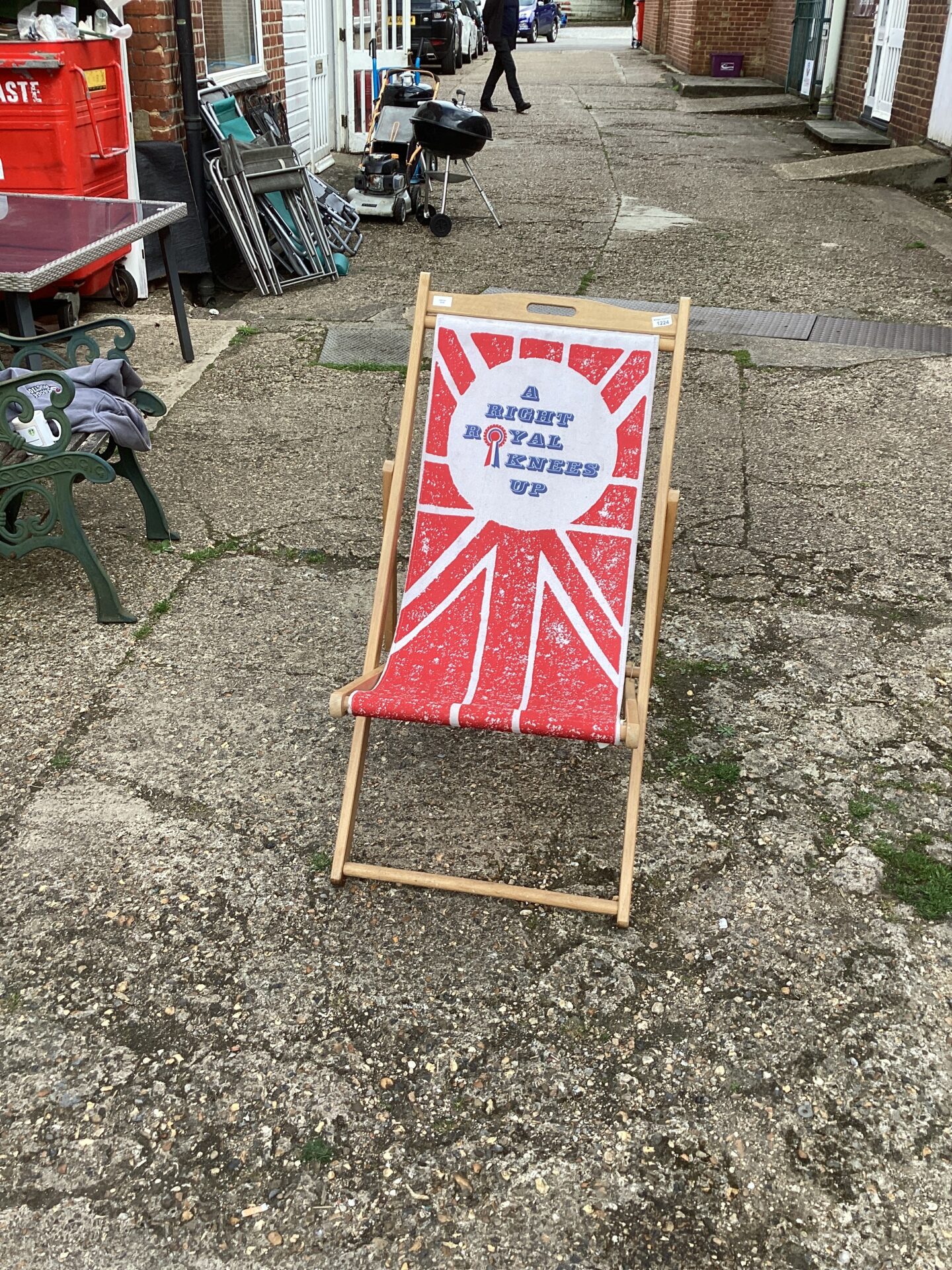 1077 Folding Deck Chair a right royal knees up