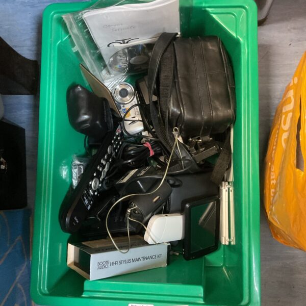 Mixed lot of vintage and portable digital cameras for collectors.
