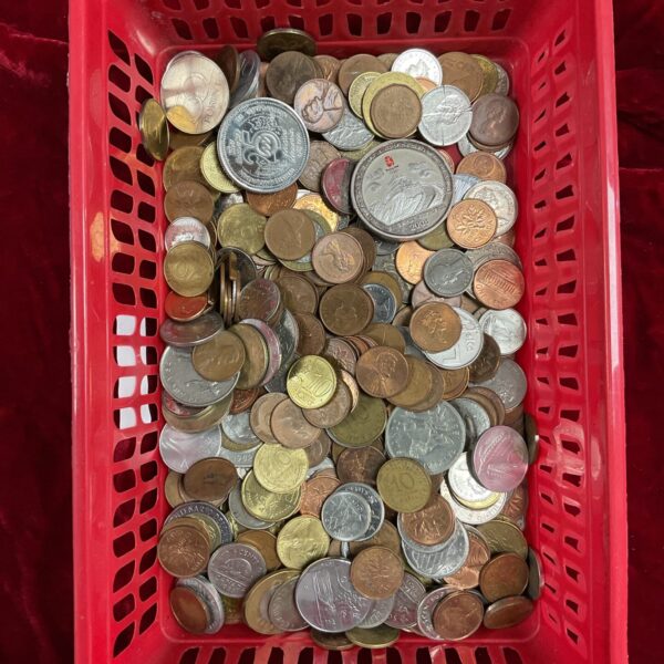 Tray of assorted foreign coins, including Euro currency.