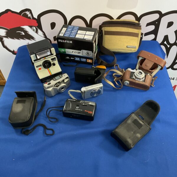 Vintage camera lot featuring Polaroid and Fujifilm models.