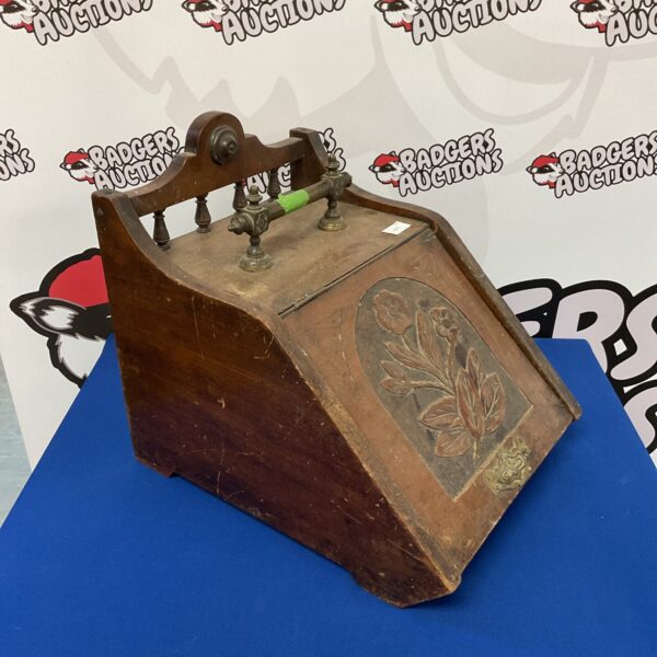 Antique oak coal purdonium box with lid and handle.